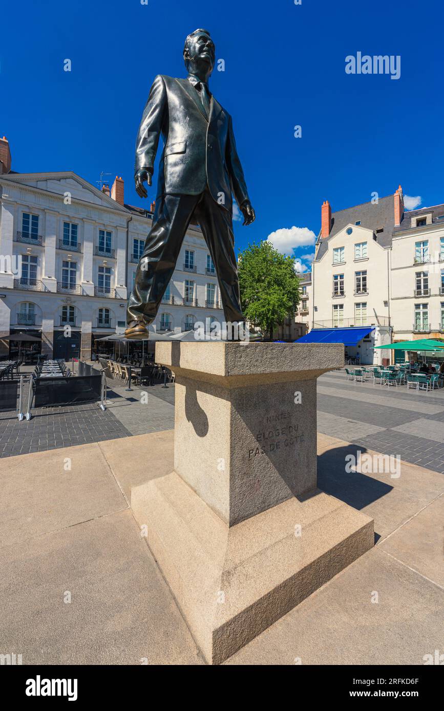 Nantes, Francia. 11 giugno 2023. Éloge du pas de côté è una scultura di Philippe Rammete situata in Place de Bouffay Foto Stock