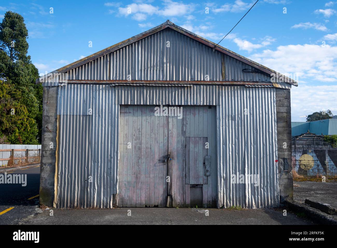 Capannone di ferro ondulato, Waitara, Taranaki, Isola del Nord, nuova Zelanda Foto Stock