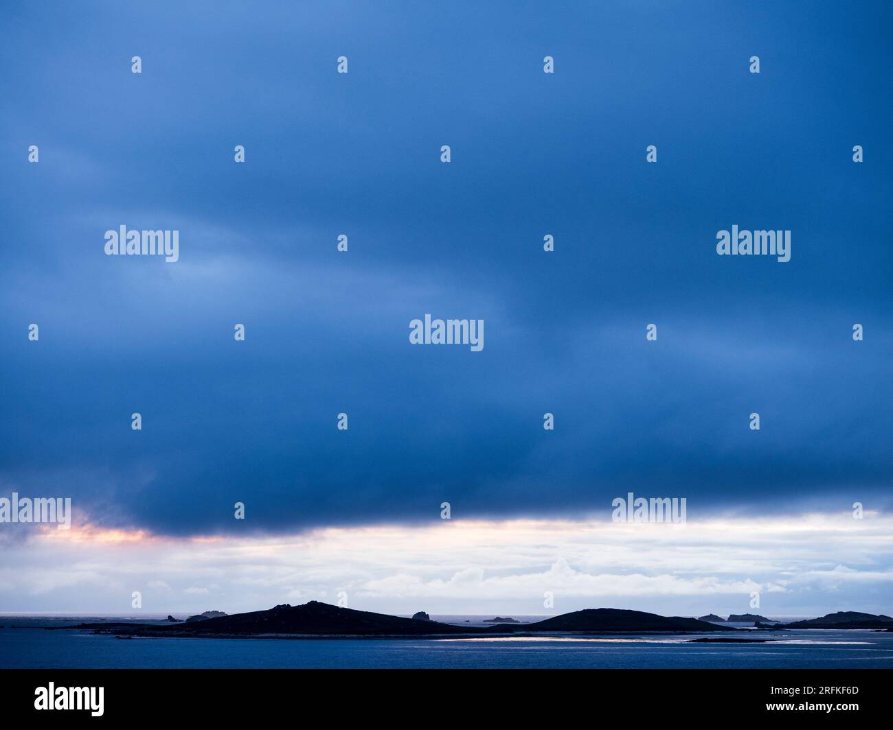 Tempesta nuvole sull'Isola di Scilly, Cornovaglia, Inghilterra. Foto Stock