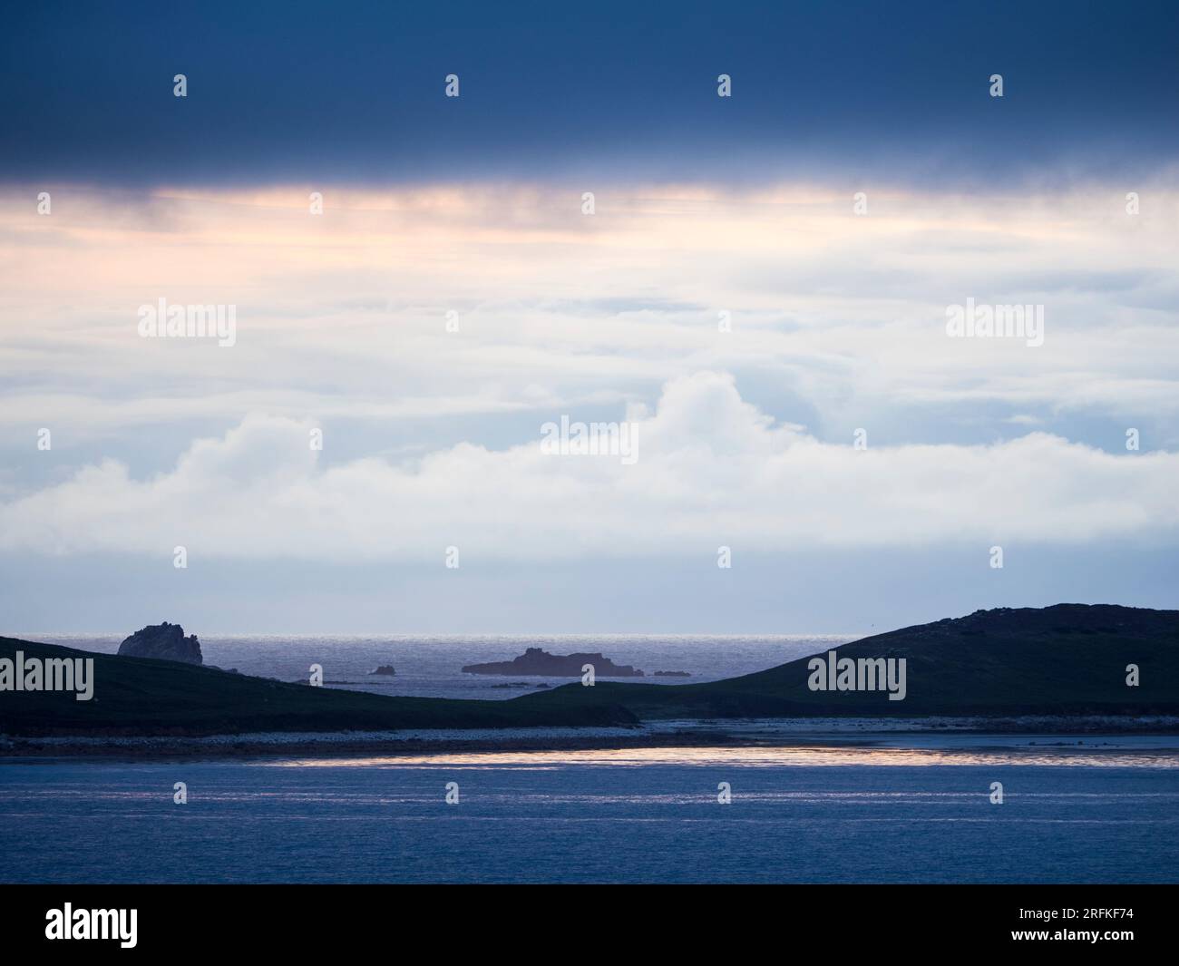 Dramatic Sunset, Isola di Scilly, Cornovaglia, Inghilterra. Foto Stock