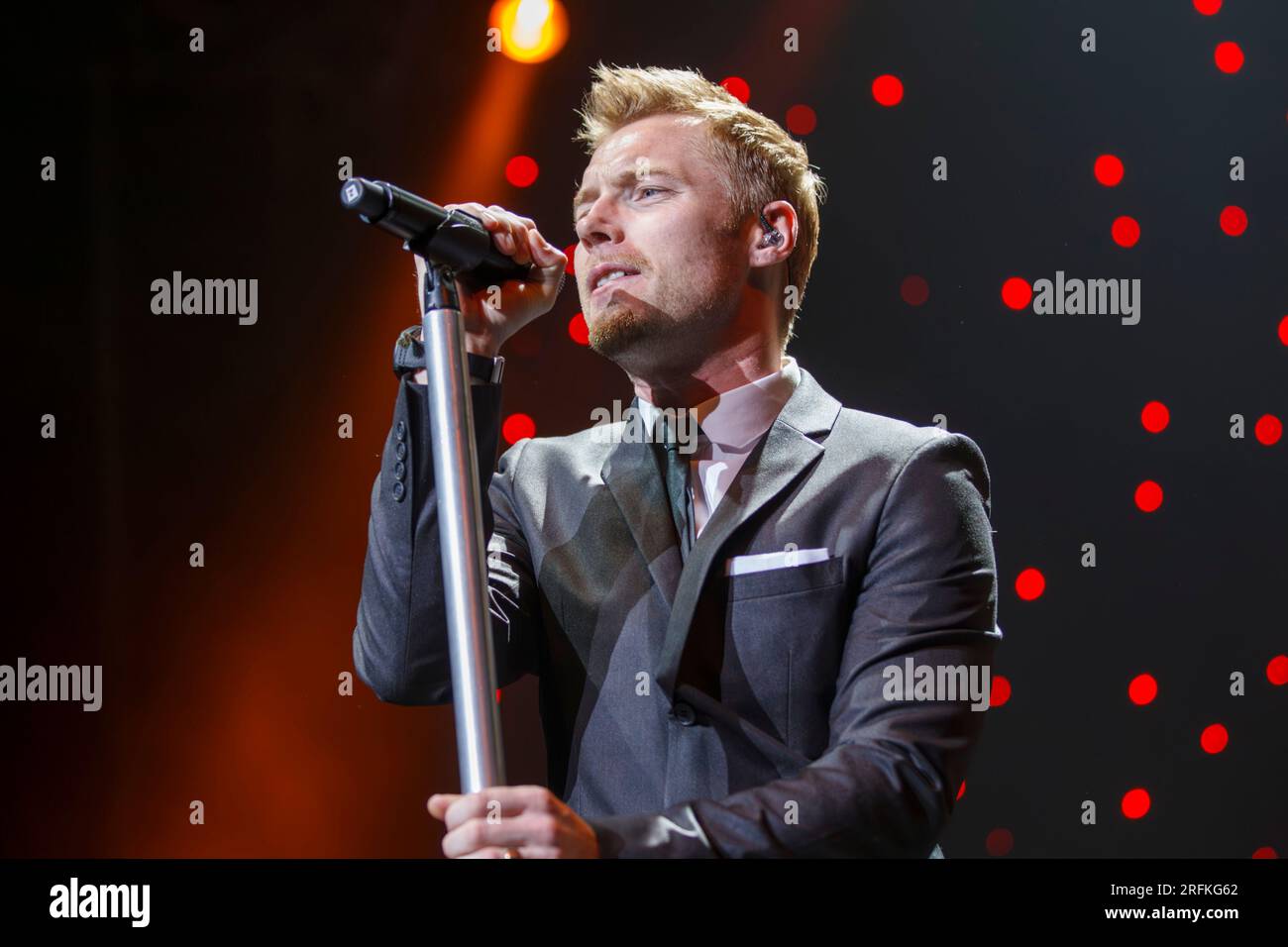 Il cantautore e musicista irlandese Ronan Keating si esibisce dal vivo in concerto, Vector Arena, Auckland, nuova Zelanda Foto Stock