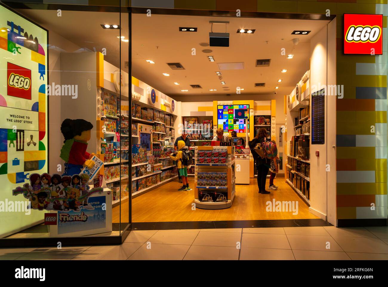 Negozio LEGO all'aeroporto Stansted di Londra, Essex, Inghilterra, Regno Unito Foto Stock