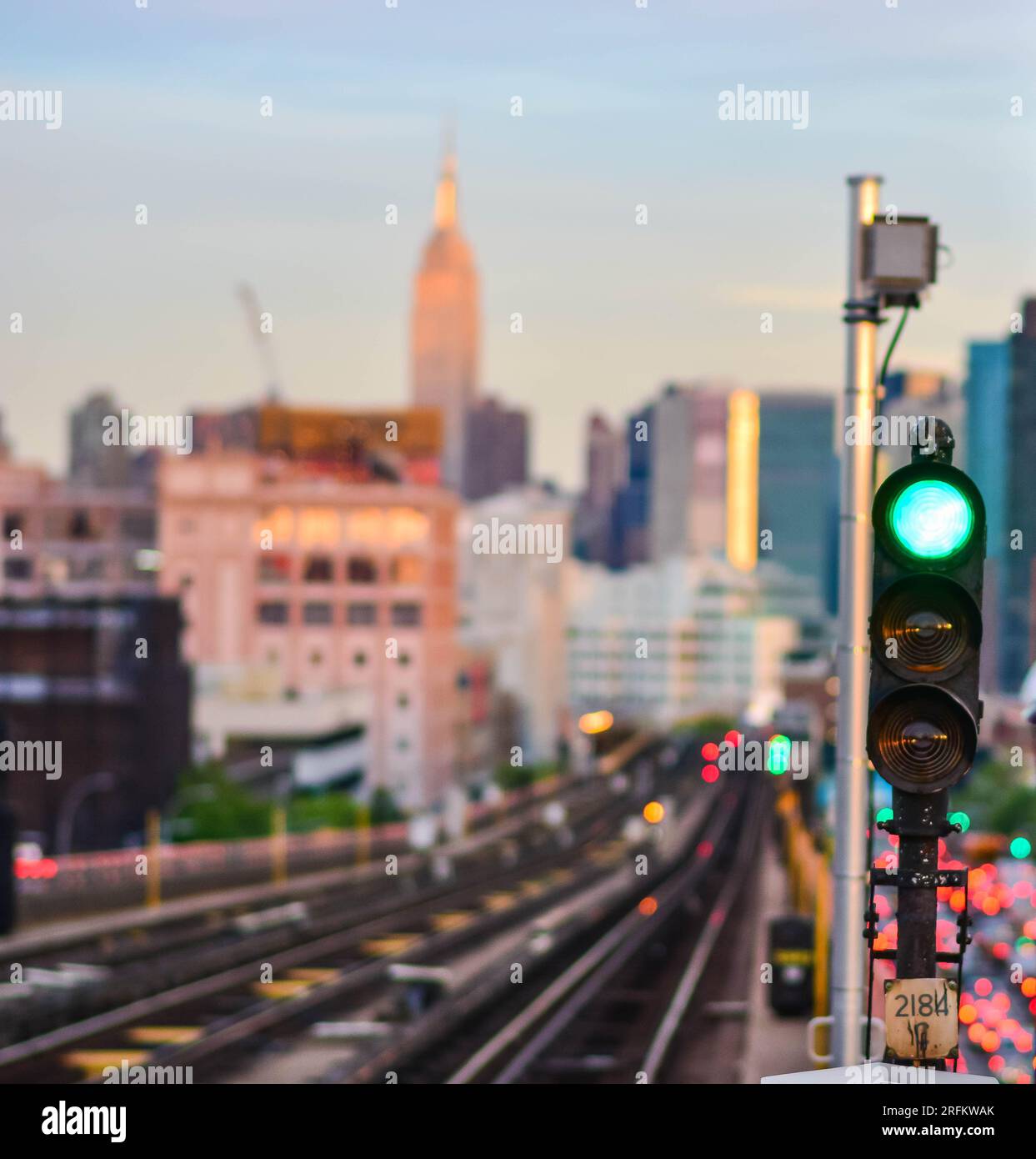 La stazione della metropolitana di New York, i mezzi pubblici, copiano gli sfondi della vita urbana Foto Stock