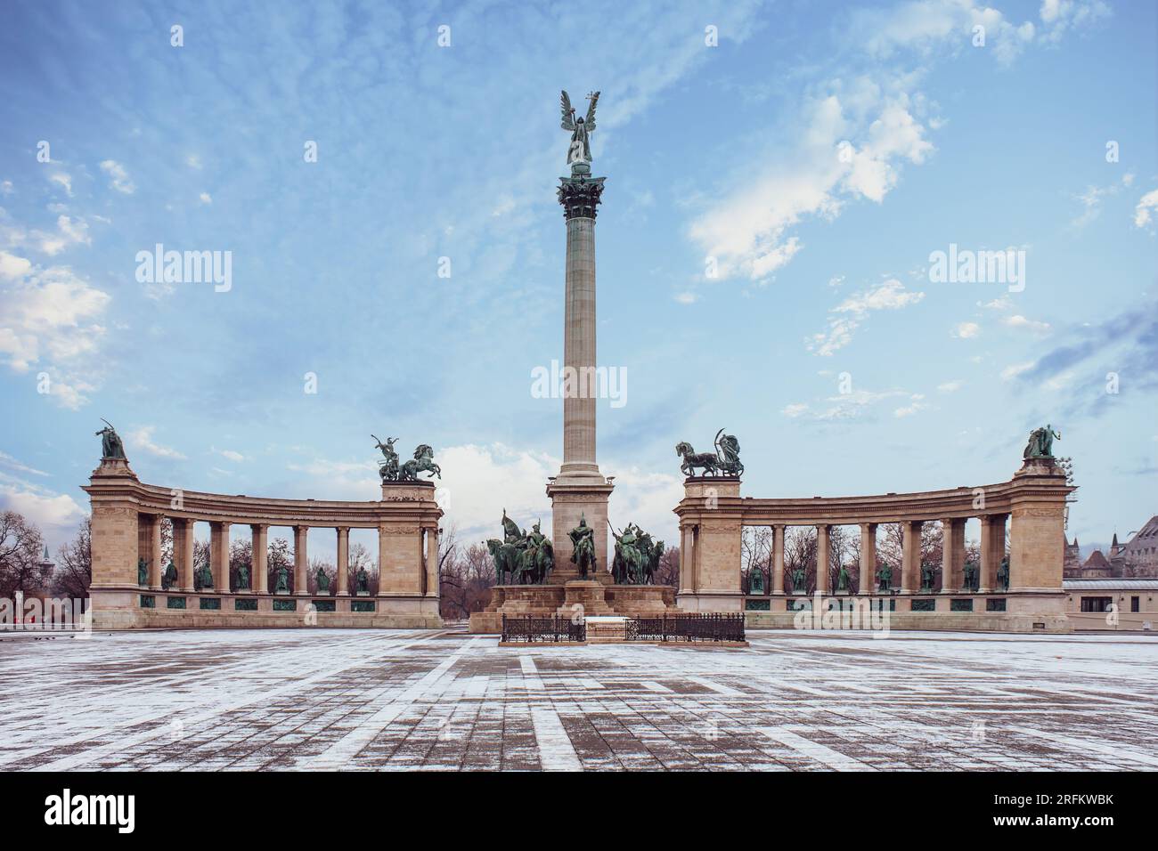 Piazza degli eroi al mattino in inverno a budapest Foto Stock