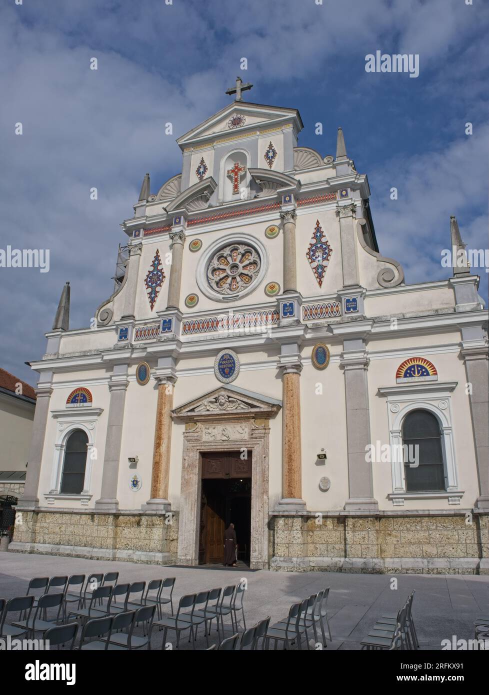 Brezje, Slovenia - 28 luglio 2023: La Basilica di San Maria Ausiliatrice di Brezje è un santuario mariano nazionale sloveno. Messa a fuoco selettiva Foto Stock