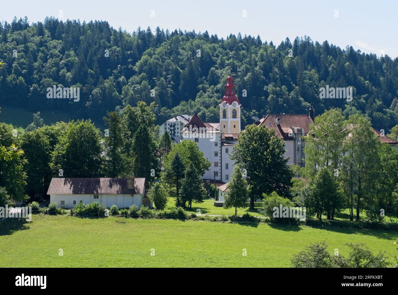 Begunje na Gorenjskem, Slovenia - 29 luglio 2023: Durante la seconda guerra mondiale, il castello di Kacenstajn fu usato come prigione della Gestapo. Più di 11.500 persone erano impr Foto Stock