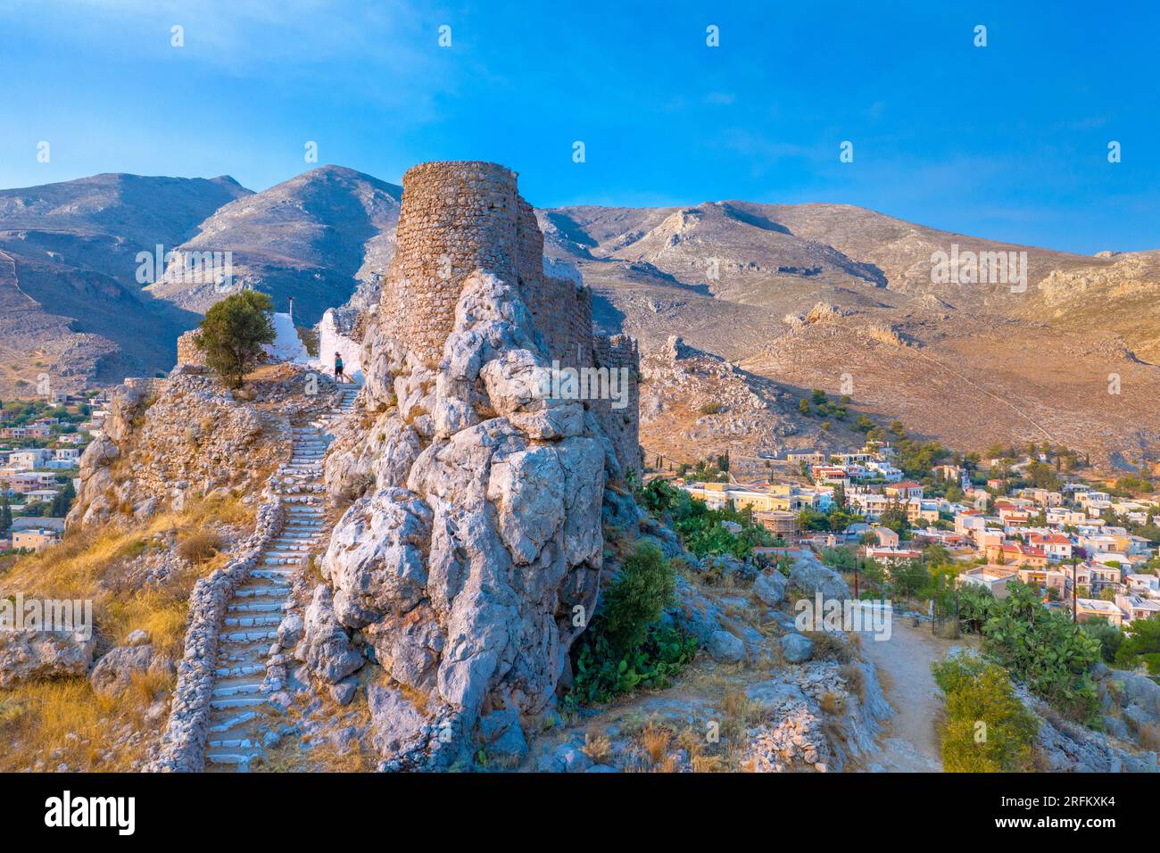 Rovine del vecchio castello chiamato castello Chrysocheria o Pera Kastro nella città di Pothia, isola di Kalymnos, Grecia. Foto Stock