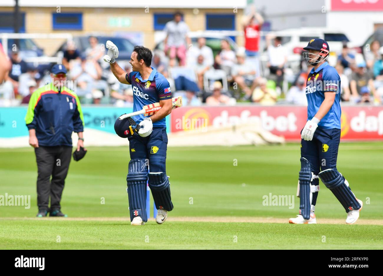 Hove UK 4 agosto 2023 - David Bedingham (sinistra) e Alex Lees segnarono entrambi secoli contro i Sussex Sharks durante la partita di cricket Metro Bank One Day Cup al 1st Central County Ground di Hove : Credit Simon Dack /TPI/ Alamy Live News Foto Stock