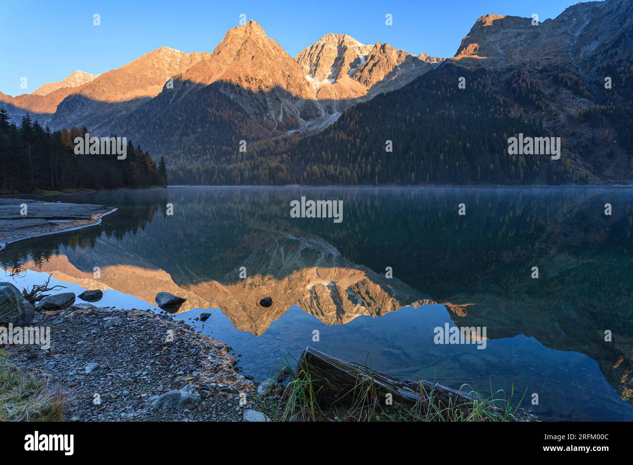 Luce mattutina al Lago di Anterselva, Valle di Anterselva, Alto Adige, Italia Foto Stock