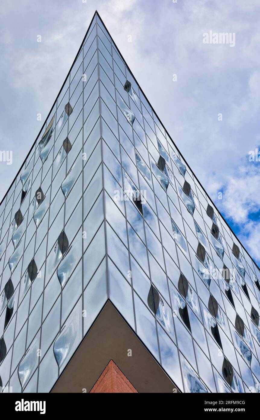 Sala concerti Elba Philharmonic Hall (Elbe Philharmonie) e hotel di Herzog & de Meuron, HafenCity, Amburgo, Germania Foto Stock