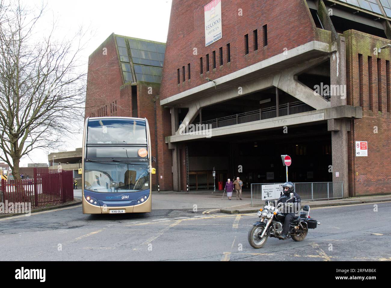 L'ultimo giorno dei servizi di autobus dalla stazione degli autobus Greyfriars e l'apertura della nuova stazione degli autobus a Northampton Foto Stock