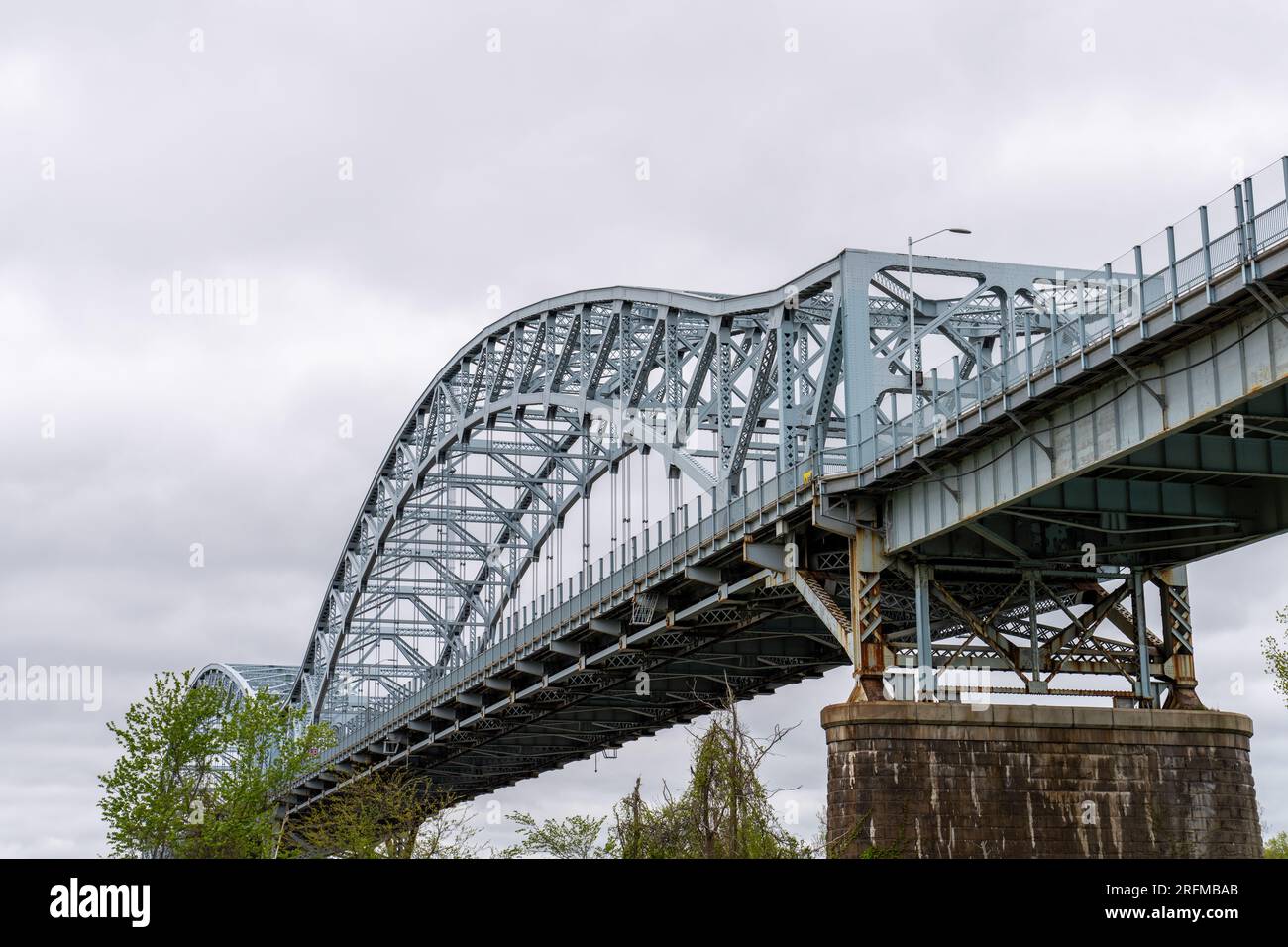 L'Arrigoni Bridge, noto anche come il Portland Bridge, tra Middletown e Portland, Connecticut porta la Route 66 e la Route 17 attraverso il Conne Foto Stock