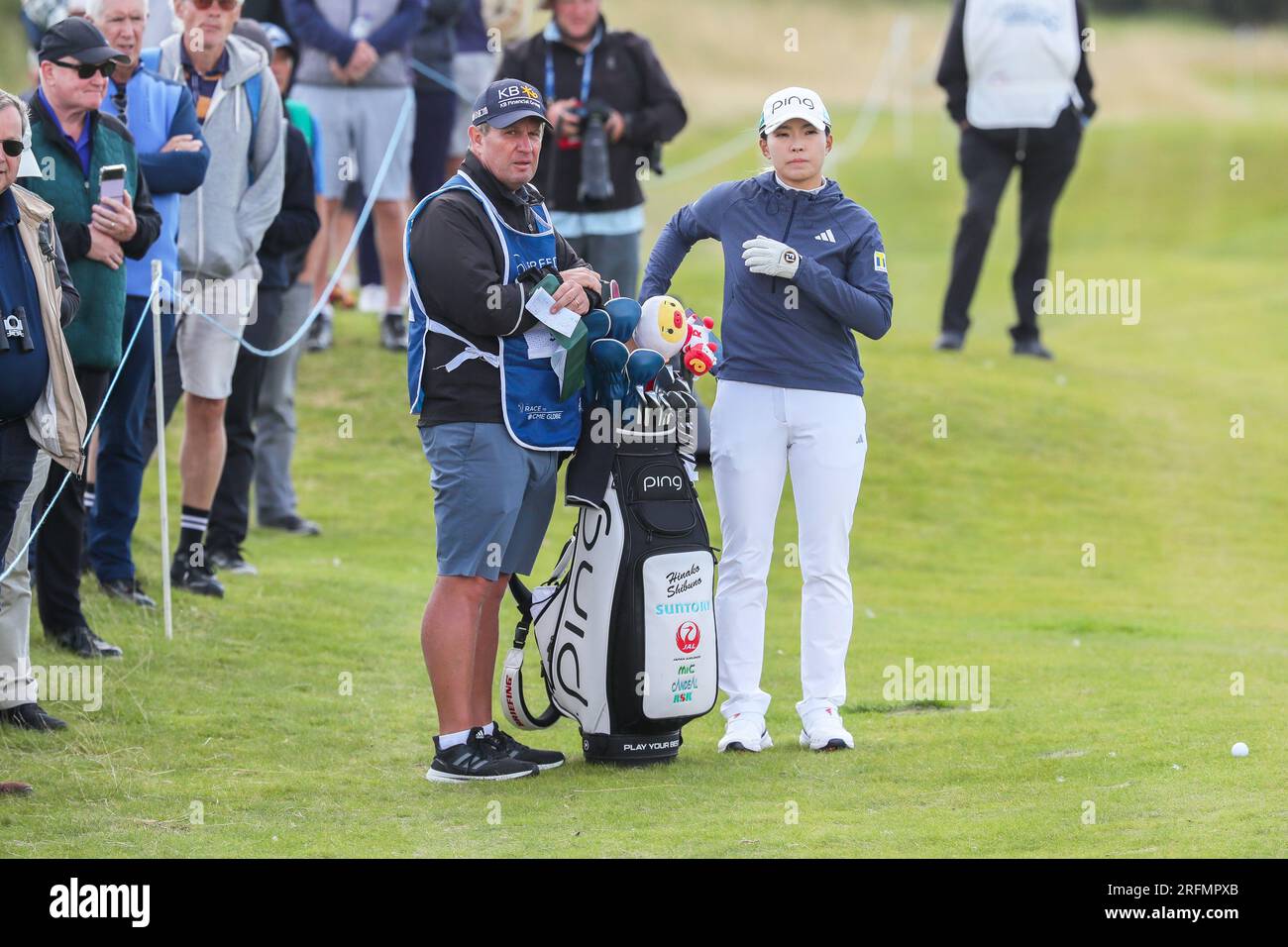 Irvine, Regno Unito. 4 agosto 2023. Il secondo giorno del Trust Golf Women's Scottish Open Golf Tournament presso il Dundonald Links Golf Course, vicino Irvine, Ayrshire, Scozia, Regno Unito, ha visto i 145 concorrenti giocare in condizioni di sole con una brezza moderata. Hinako Shibuno in attesa di giocare il suo secondo colpo dal primo fairway. Crediti: Findlay/Alamy Live News Foto Stock