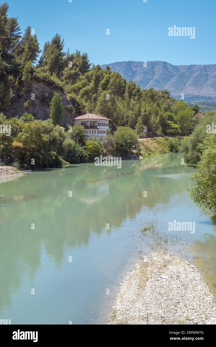 Case orientali storiche nella città vecchia di Berat in Albania Foto Stock