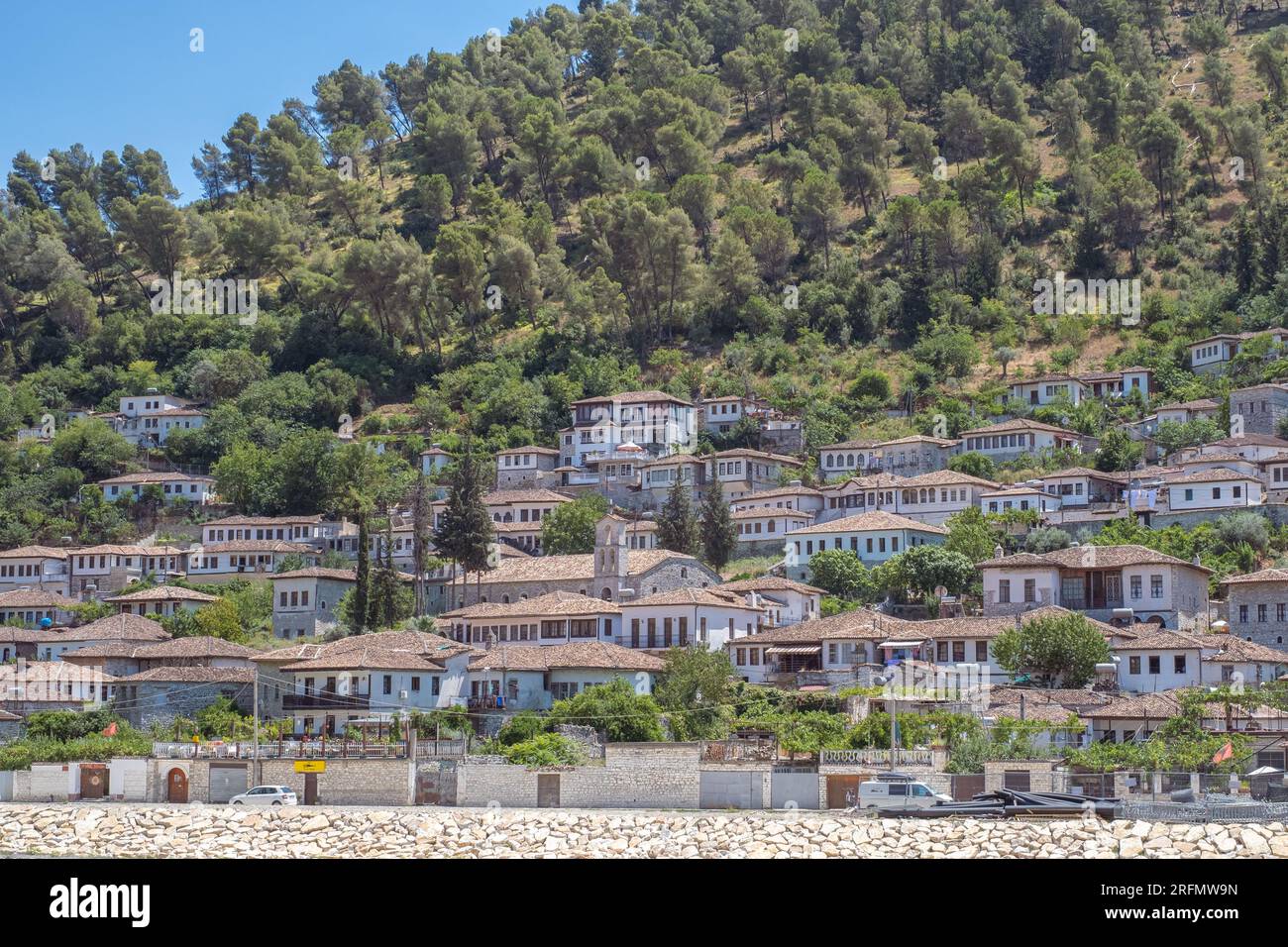 Case orientali storiche nella città vecchia di Berat in Albania Foto Stock