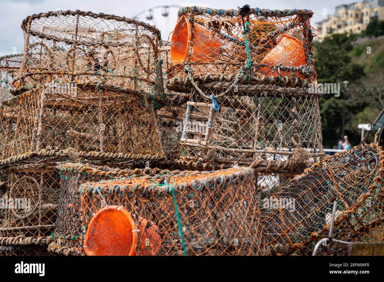 Cesti e corda rotondi per pesca di grandi dimensioni Foto Stock