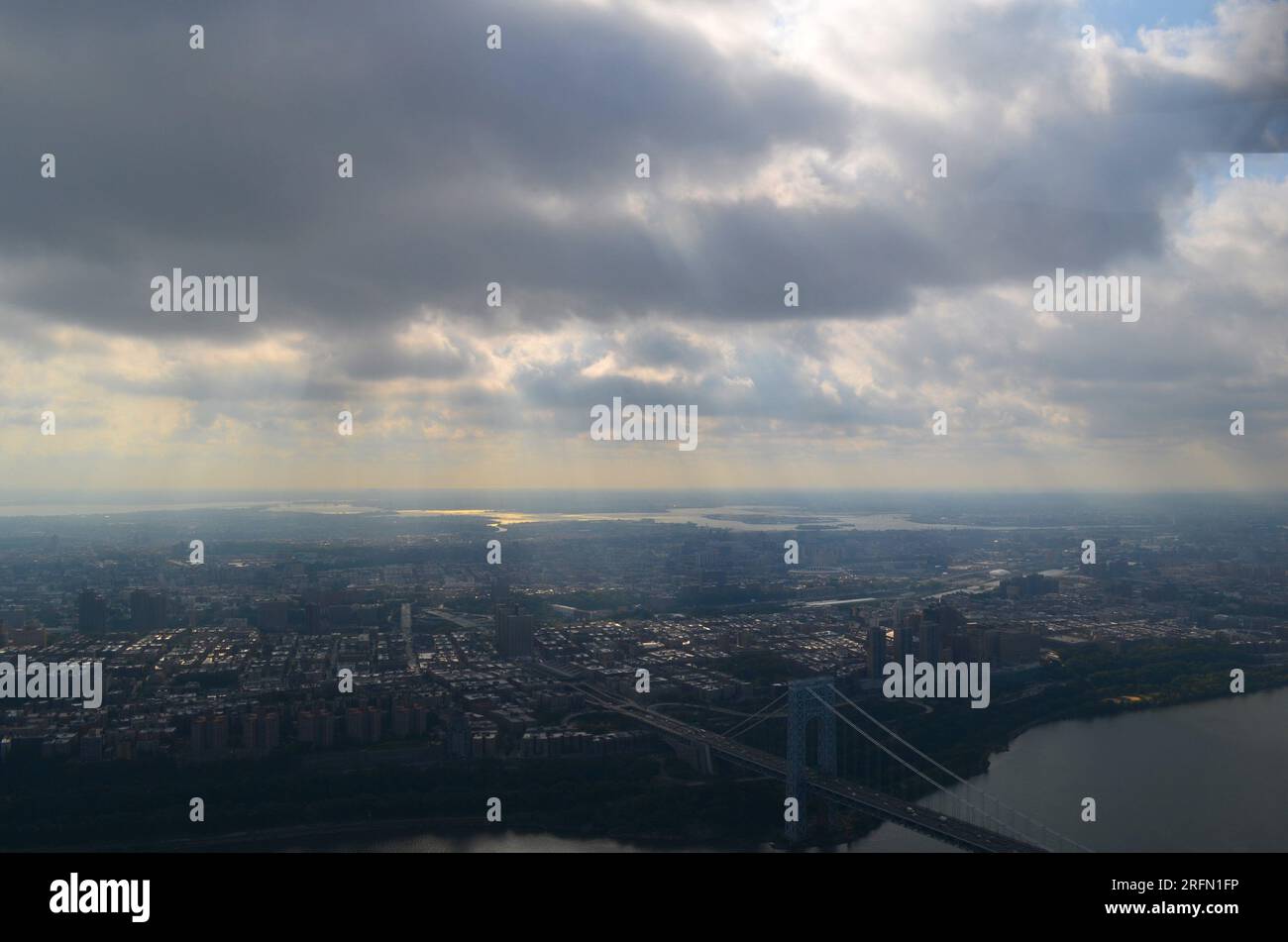 Vista aerea del New Jersey e del George Washington Bridge sul fiume Hudson Foto Stock
