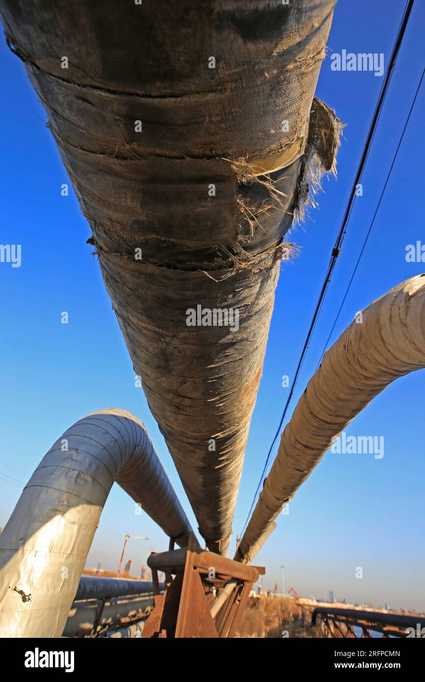 Attrezzature e tubazioni per giacimenti petroliferi Foto Stock