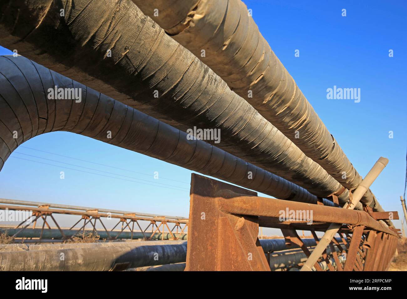 Attrezzature e tubazioni per giacimenti petroliferi Foto Stock