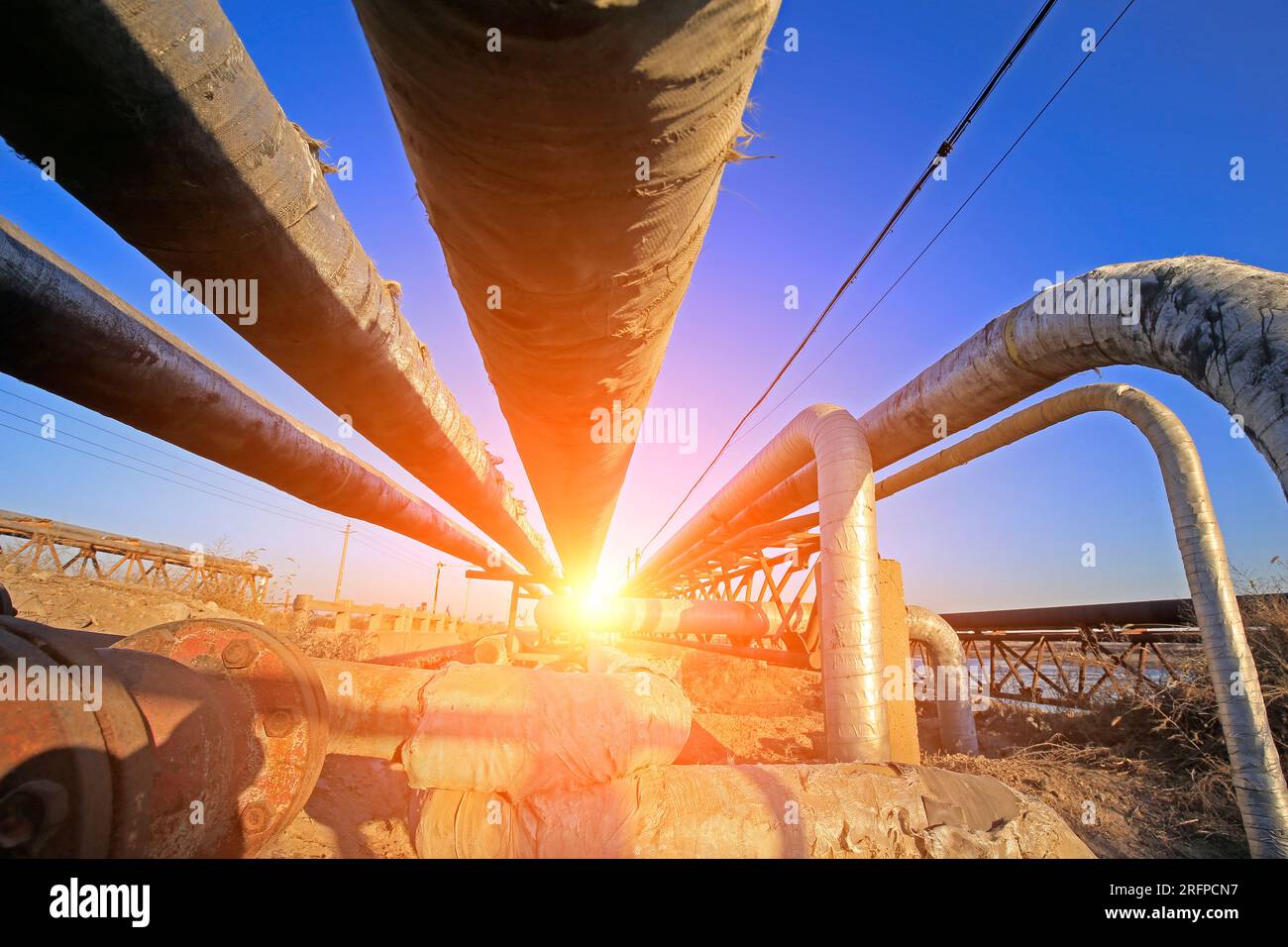 Attrezzature e tubazioni per giacimenti petroliferi Foto Stock