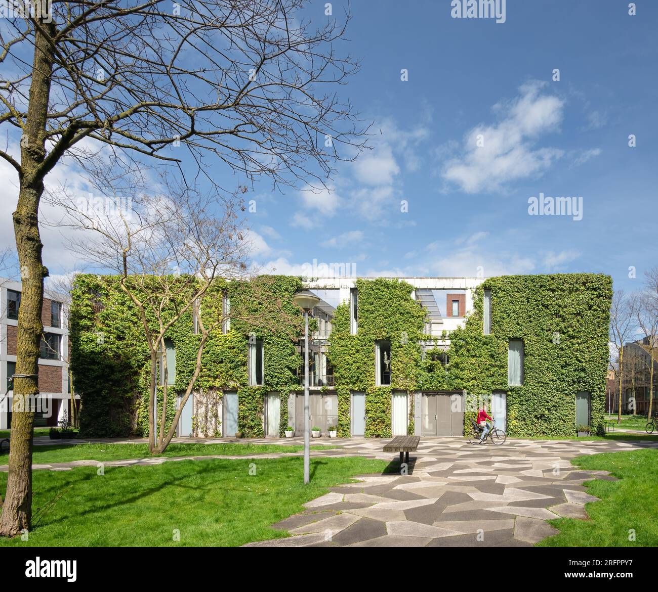 Amsterdam, Paesi Bassi - blocco abitativo al Funen Park di Geurst & Schulze, con impianto di copertura elevazione Foto Stock
