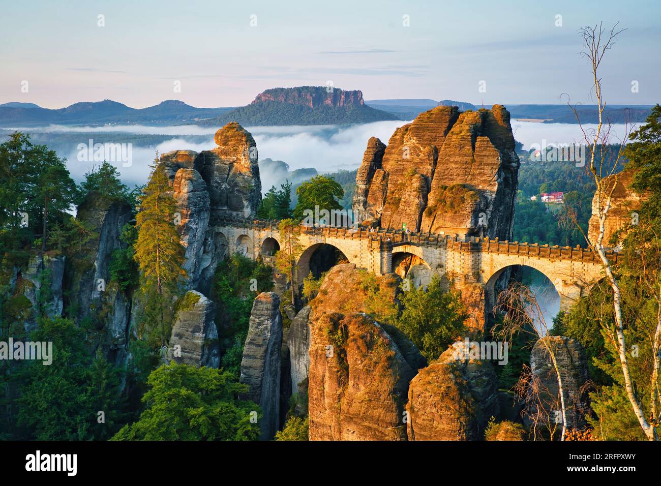 Ponte Bastei, Elbsandsteingebirge, alba Foto Stock