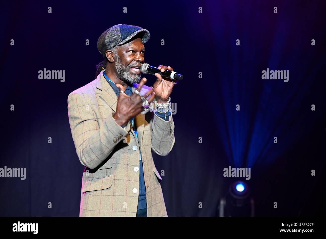 Edimburgo, Scozia, Regno Unito. 5 agosto 2023. Edinburgh Fringe: Pleasance Opening Gala con spettacoli al Pleasance Grand. Ospite speciale a sorpresa Levi Roots: Musicista, personaggio televisivo, chef famoso. Crediti: Craig Brown/Alamy Live News Foto Stock