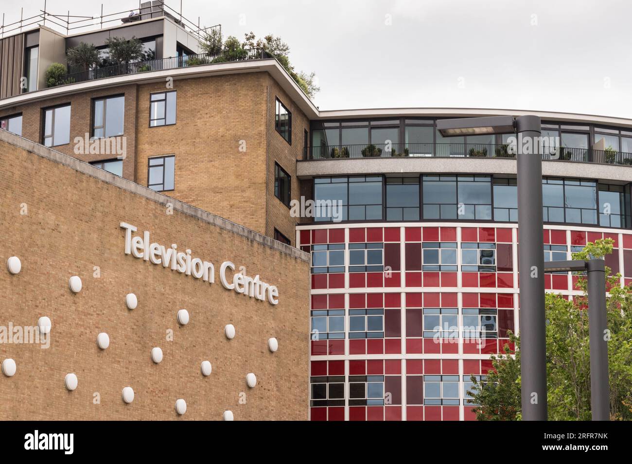 L'esterno dell'ex BBC Television Centre, Wood Lane, Shepherd's Bush, Londra, Inghilterra, REGNO UNITO Foto Stock