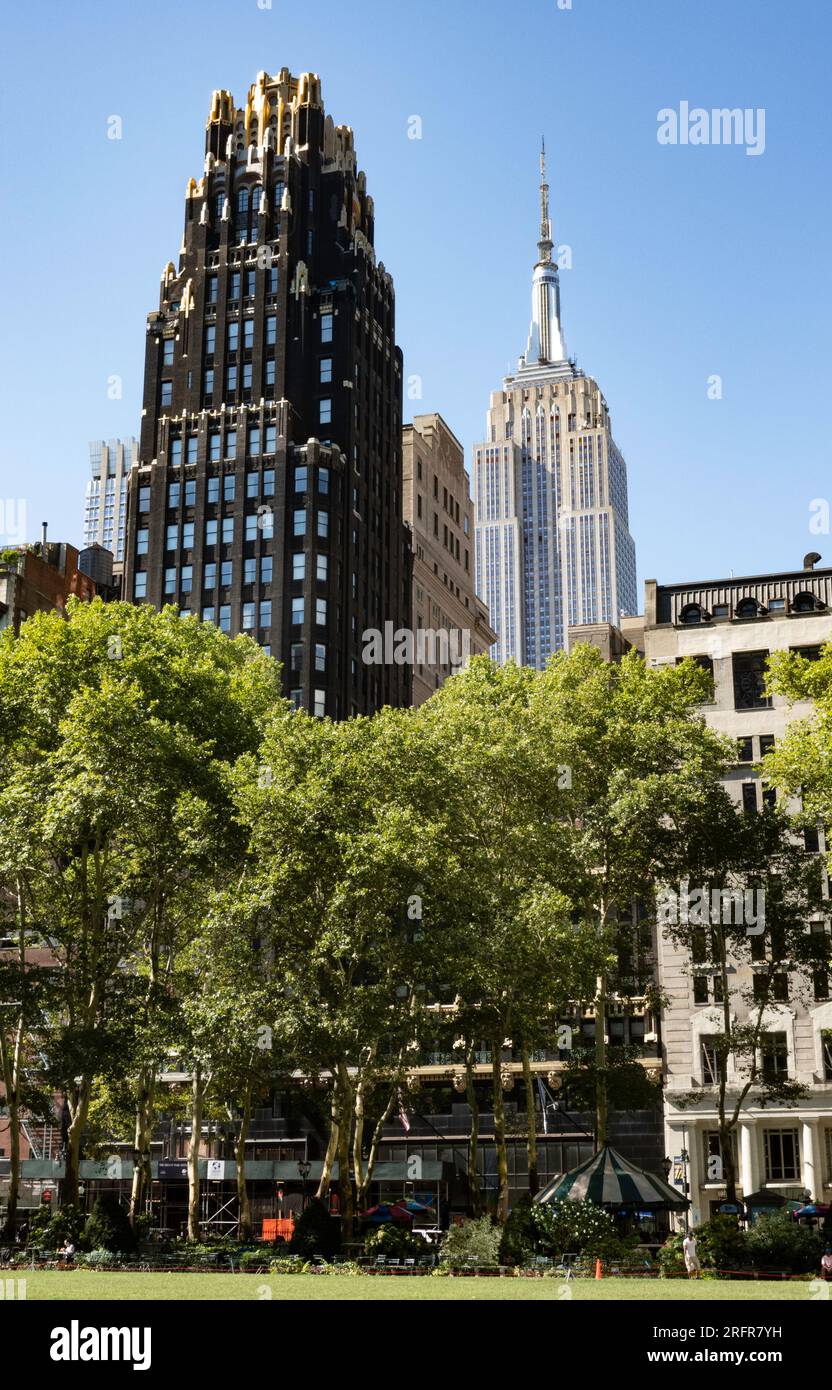 Il Bryant Park Hotel presenta dettagli architettonici e si affaccia su Bryant Park, 2023, New York City, USA Foto Stock