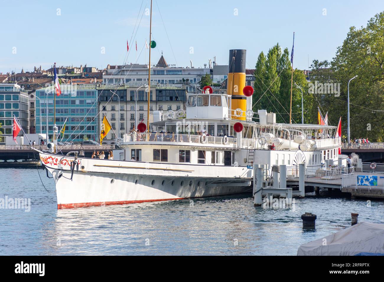 Il battello a vapore "Simplon" Belle Epoque ormeggiato a Quai du Mont Blanc, Ginevra (Genève), Cantone di Ginevra, Svizzera Foto Stock
