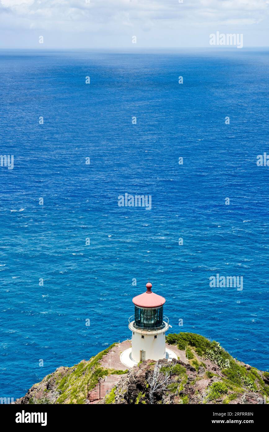 Faro Makapuu di fronte all'oceano Foto Stock