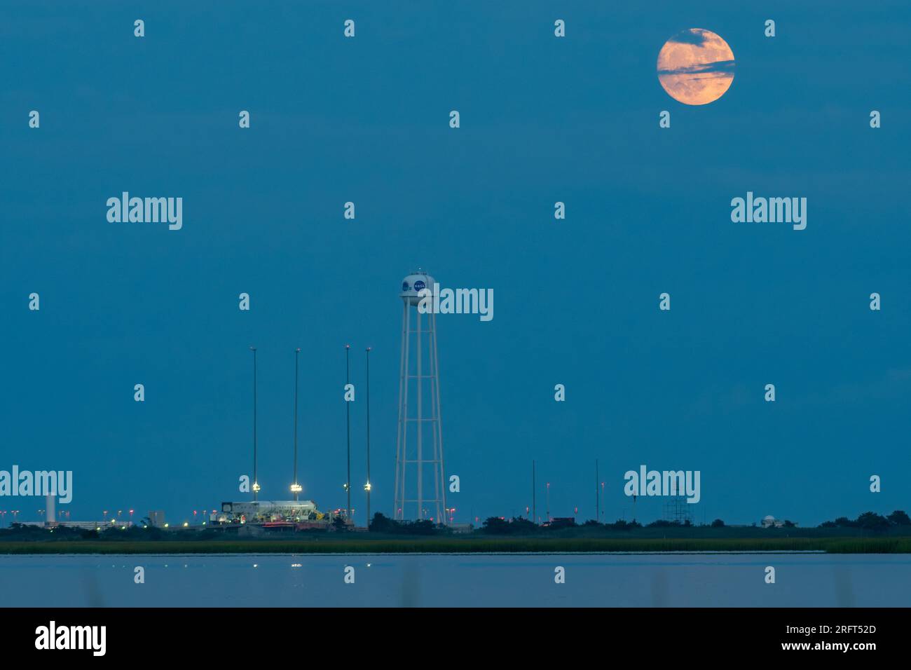 Antares 230+ Rocket Moonrise Foto Stock