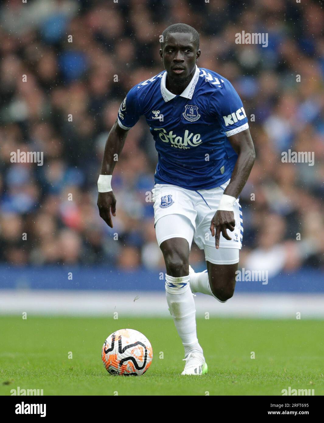 Goodison Park, Liverpool, Regno Unito. 5 agosto 2023. Amichevole pre-stagione di calcio, Everton vs Sporting Lisbon; Idrissa Gana Gueye of Everton corre con la palla credito: Action Plus Sports/Alamy Live News Foto Stock