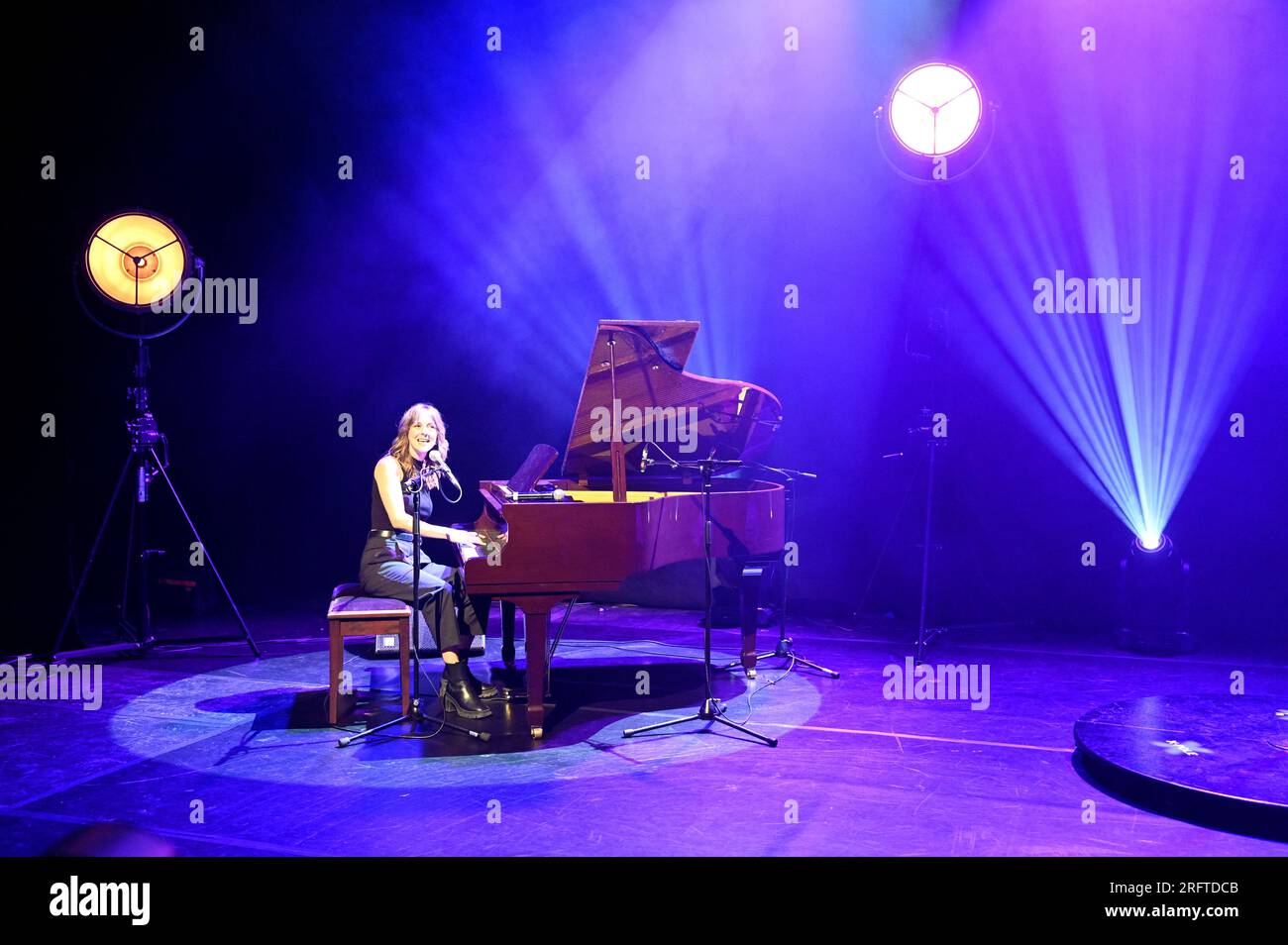 Edimburgo, Scozia, Regno Unito. 5 agosto 2023. Edinburgh Fringe: Pleasance Opening Gala con spettacoli al Pleasance Grand. Gillian Cosgriff: In realtà, bene. Commedia musicale e narrazione. Crediti: Craig Brown/Alamy Live News Foto Stock