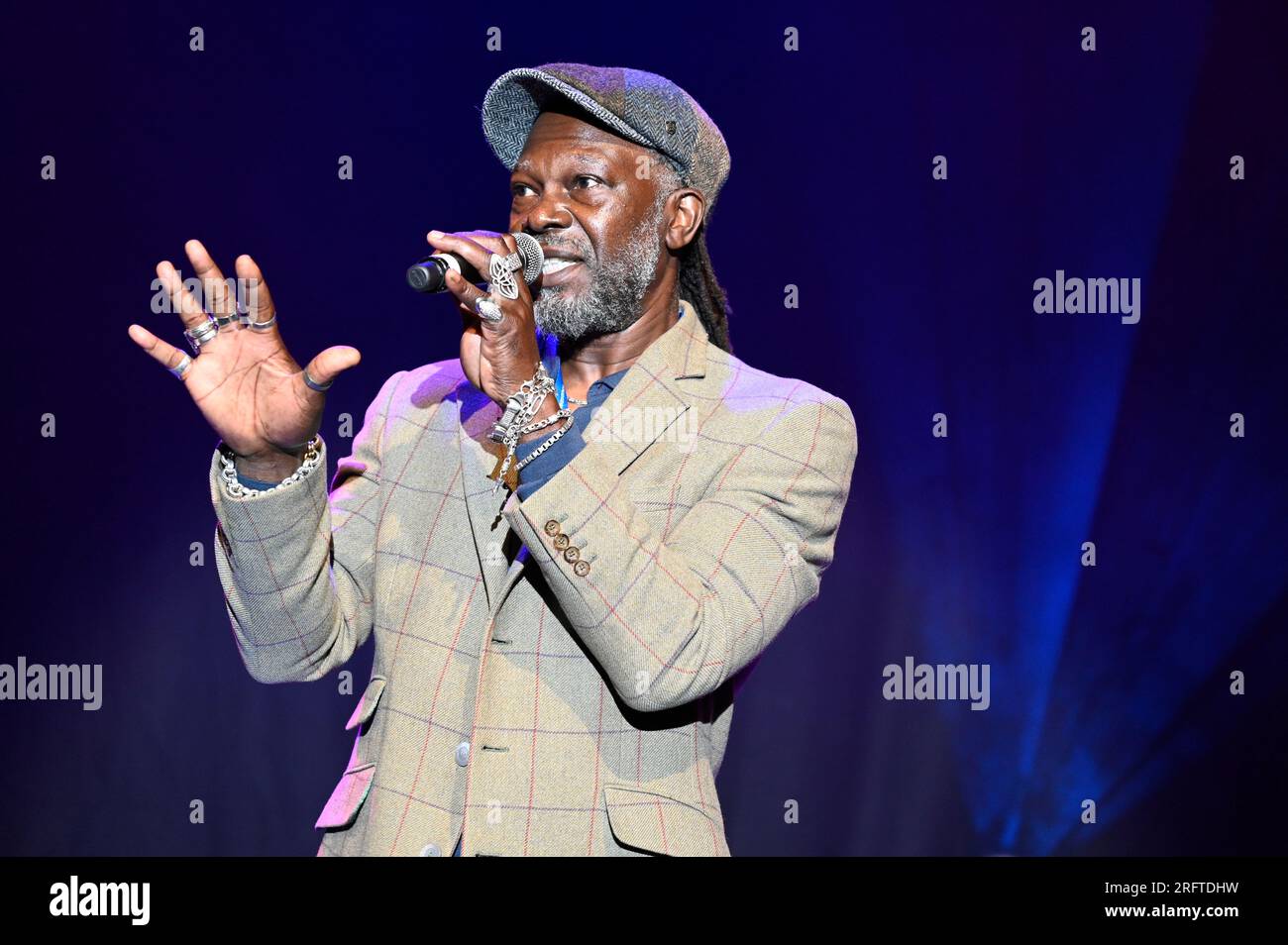 Edimburgo, Scozia, Regno Unito. 5 agosto 2023. Edinburgh Fringe: Pleasance Opening Gala con spettacoli al Pleasance Grand. Ospite speciale a sorpresa Levi Roots: Musicista, personaggio televisivo, chef famoso. Crediti: Craig Brown/Alamy Live News Foto Stock
