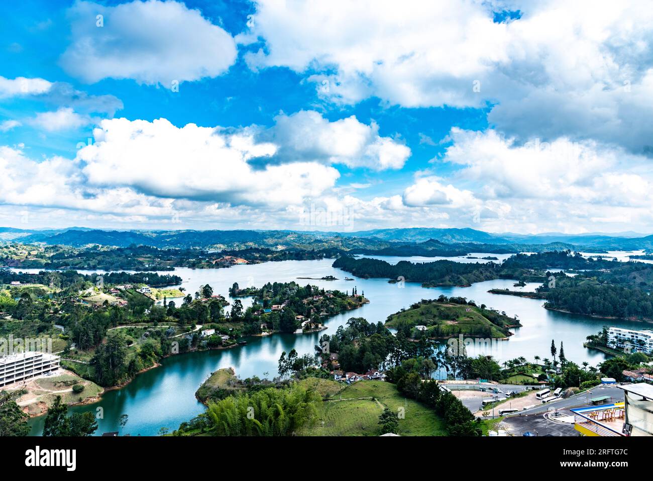 COLOMBIA Medellín 05-08-2023EL Peñón de Guatapé, o piedra del Peñol (le Foto Stock