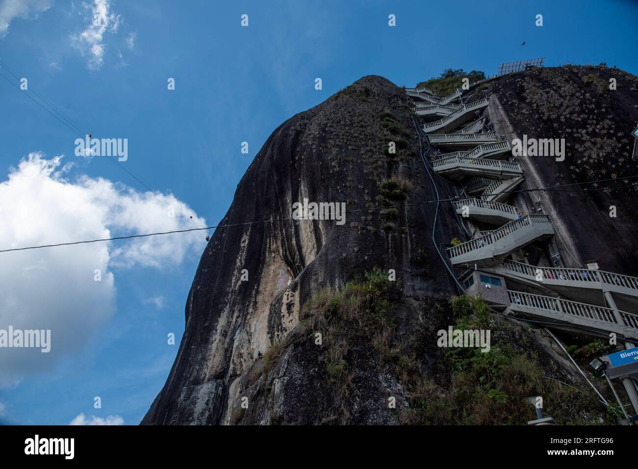 COLOMBIA Medellín 05-08-2023EL Peñón de Guatapé, o piedra del Peñol (le Foto Stock