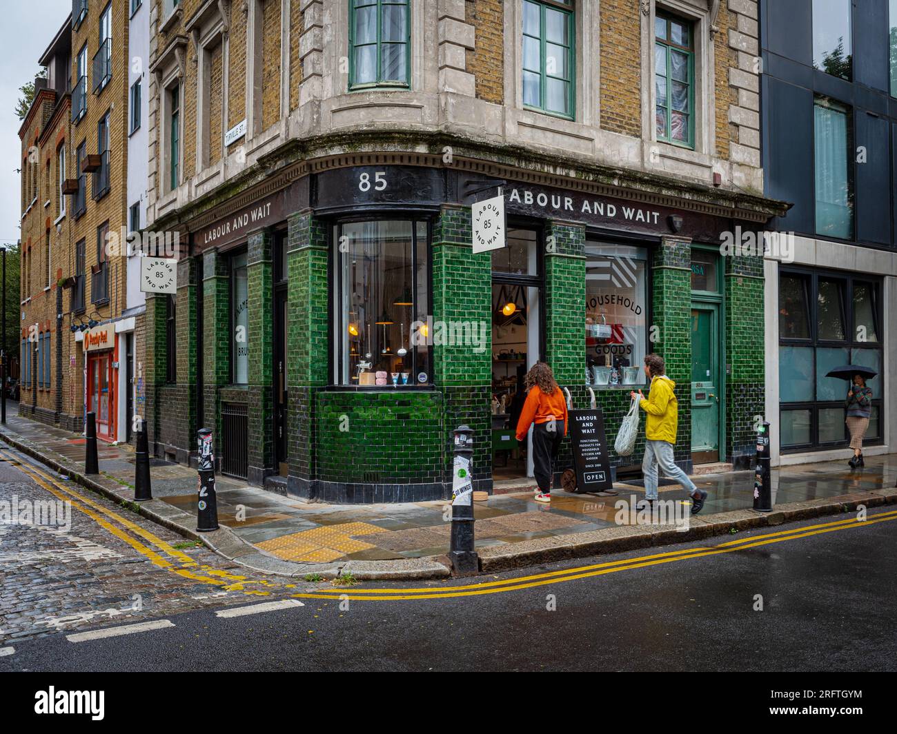 Il negozio di abbigliamento e articoli d'epoca Labor and Wait nella zona alla moda di Shoreditch a Londra. Labor & Wait Londra. Foto Stock