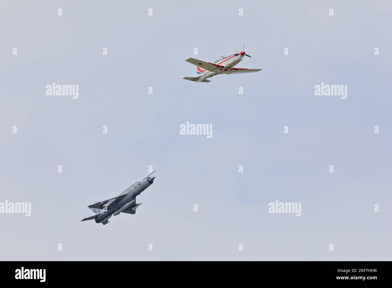 MIG 21 dell'Aeronautica croata e aereo Krila Oluje in Airshow Foto Stock