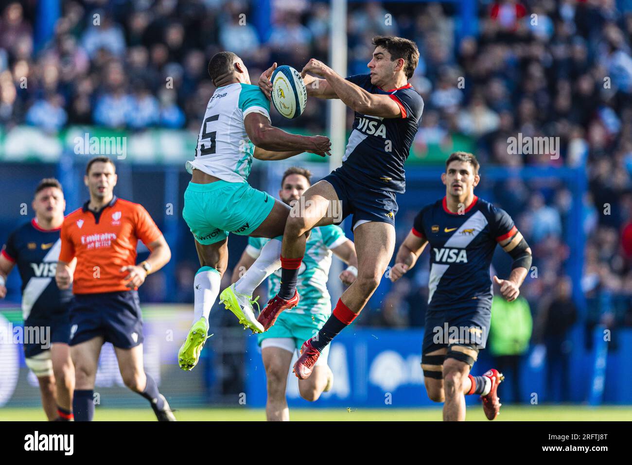 Buenos Aires, Argentina. 5 agosto 2023. L'argentino Santiago Carreras e il sudafricano Damian Willemse contestano il pallone durante il test match tra Argentina e Sudafrica allo stadio José Amalfitani. Crediti: Mateo occhi (Sporteo) / Alamy Live News Foto Stock