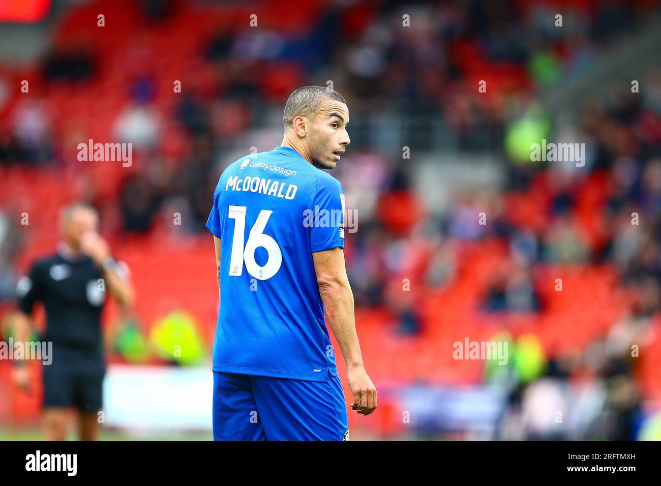 Eco - Power Stadium, Doncaster, Inghilterra - 5 agosto 2023 Rod McDonald (16) di Harrogate Town - durante la partita Doncaster Rovers V Harrogate Town, Sky Bet League Two, 2023/24, Eco - Power Stadium, Doncaster, Inghilterra - 5 agosto 2023 crediti: Arthur Haigh/WhiteRosePhotos/Alamy Live News Foto Stock