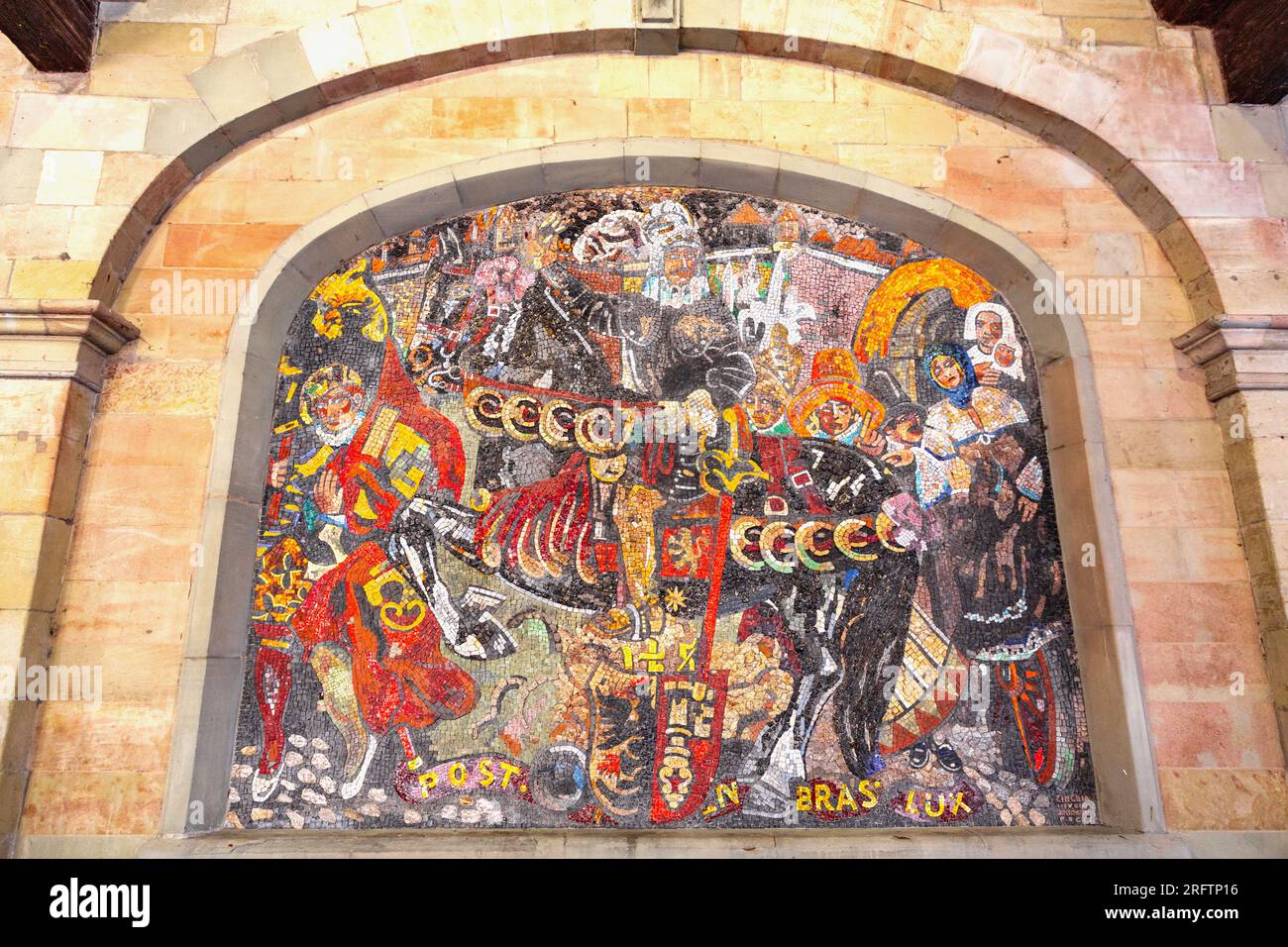 Ginevra, Svizzera - 24 marzo 2022: L'antico municipio di Ginevra, noto anche come l'antico Arsenale. Mercato coperto, museo e arco di Stato Foto Stock