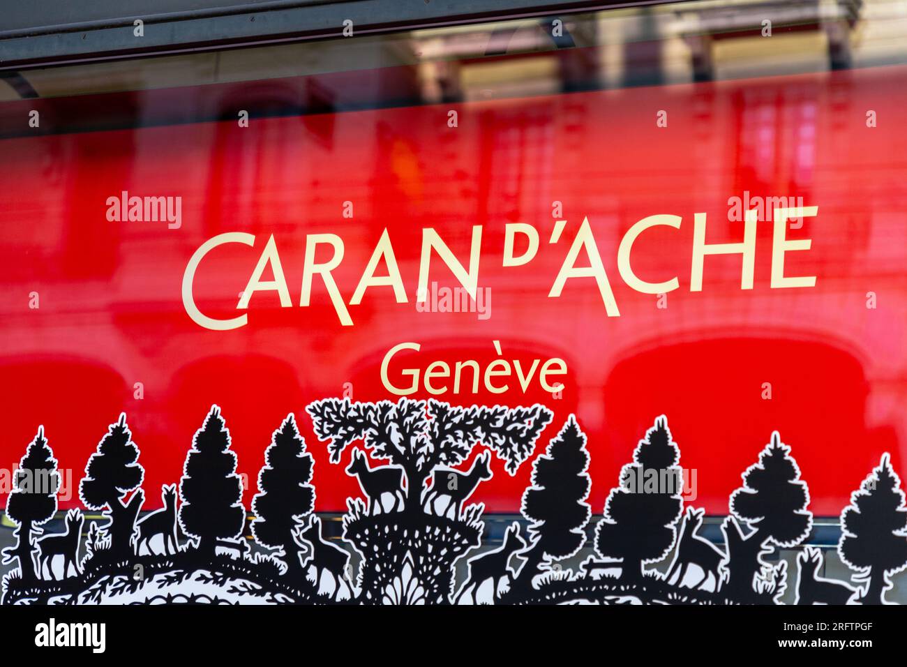 Ginevra, Svizzera - 24 marzo 2022: Caran d'Ache è un'azienda svizzera produttrice di materiali d'arte e strumenti per la scrittura, fondata nel 1915 a GE Foto Stock