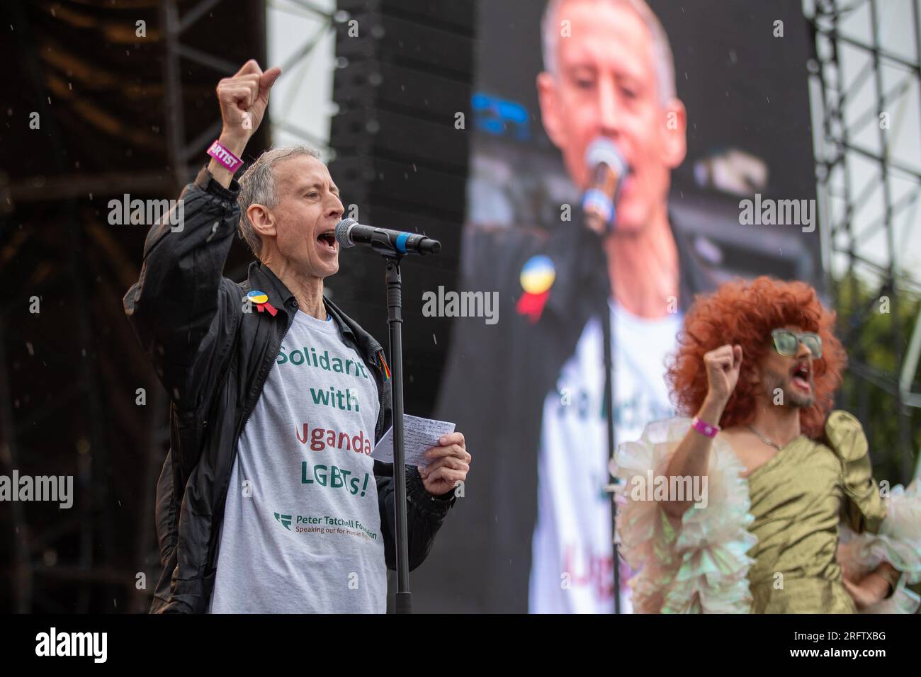 Brighton, Regno Unito. Sabato 5 agosto 2023.peter tatchell, attivista per i diritti umani, tiene un discorso durante Fabuloso, Pride in the Park Brighton © Jason Richardson / Alamy Live News Foto Stock