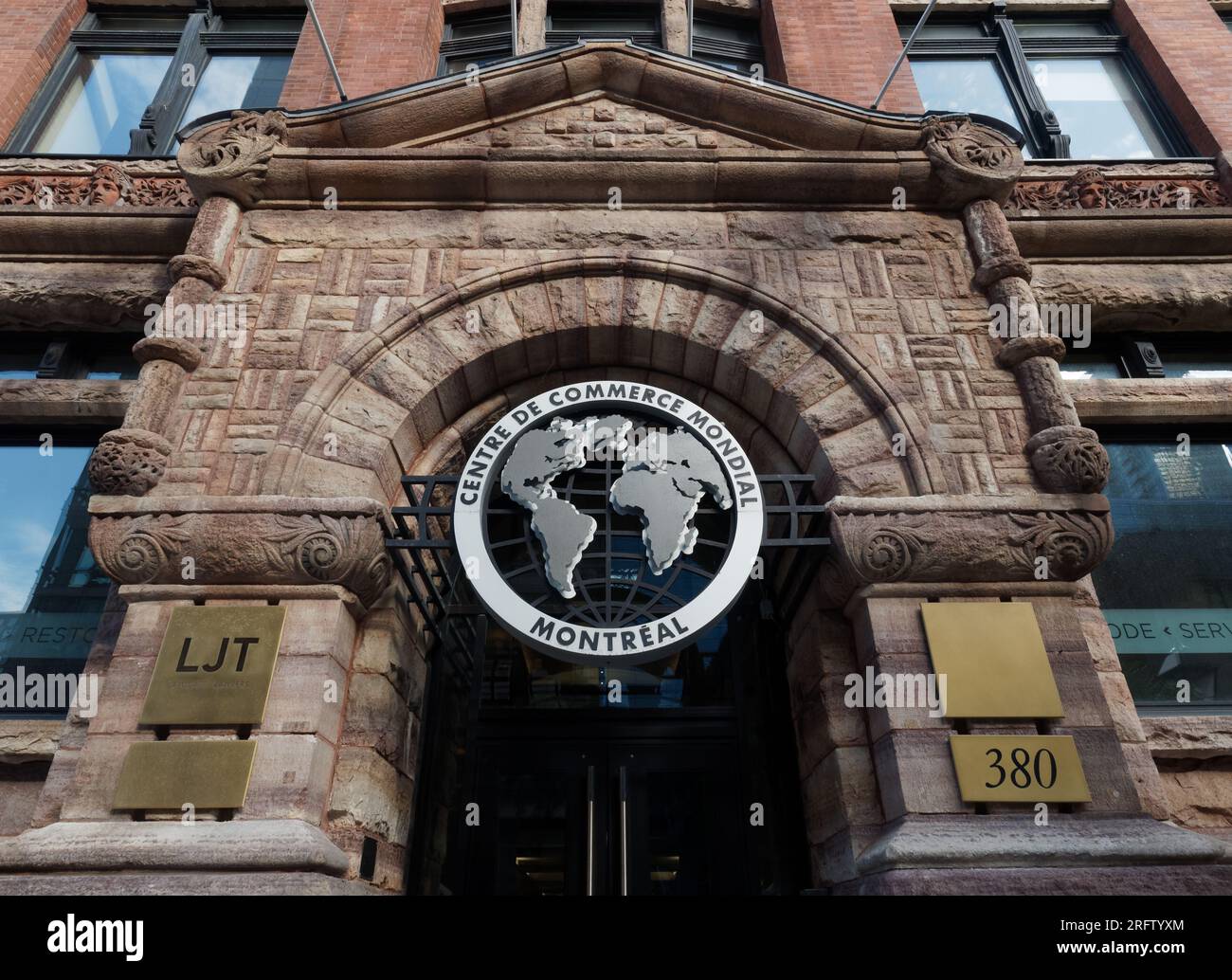 Cartello del World Trade Center Montreal sopra la porta. Montreal, Quebec, Canada Foto Stock