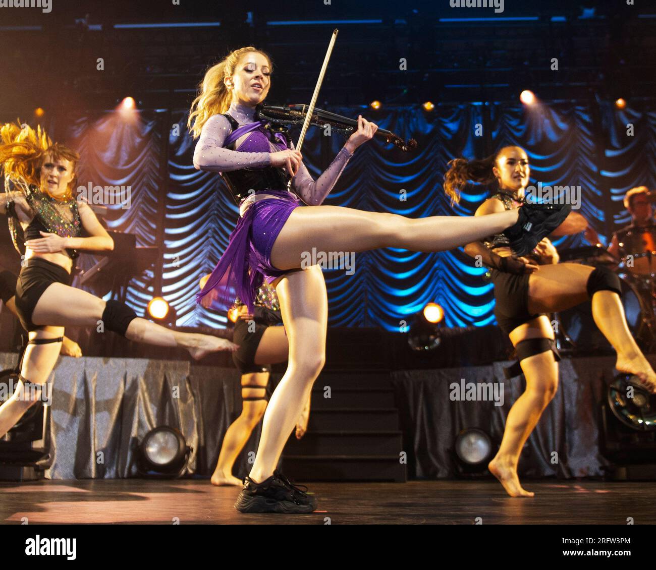 Columbus, Ohio, Stati Uniti. 5 agosto 2023. Lindsey Stirling si esibisce alla fiera statale dell'Ohio. Crediti: Brent Clark/Alamy Live News Foto Stock