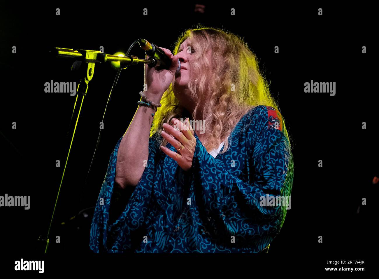 Fareham, Regno Unito. 5 agosto 2023. La cantante, cantautrice e chitarrista britannica Deborah Bonham ha visto esibirsi dal vivo sul palco del Wickham Festival. Deborah è la sorella di John Bonham, batterista della band britannica LED Zeppelin. Credito: SOPA Images Limited/Alamy Live News Foto Stock