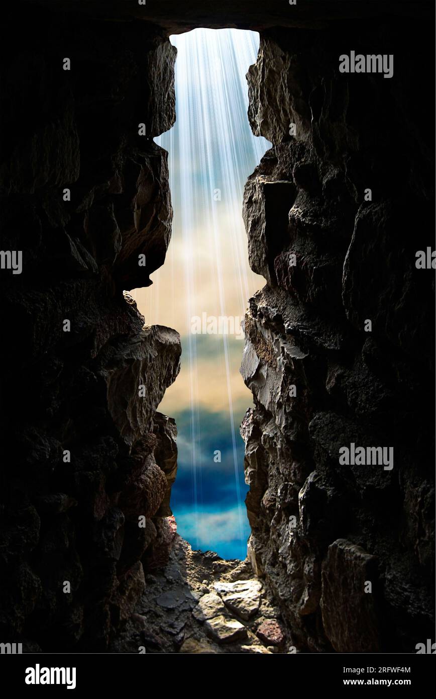 luci divine che si manifestano attraverso un taglio nella roccia Foto Stock