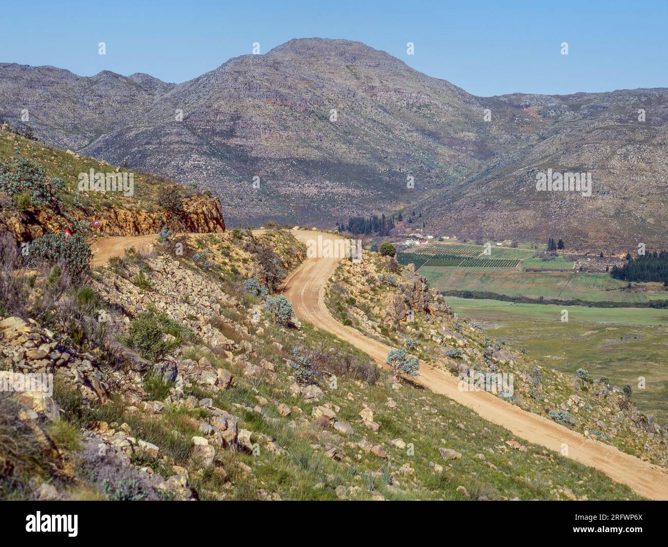 Il Buffelshoek (Buffalo Corner) Pass nella provincia del Capo Orientale in Sudafrica collega Pearston a sud con Cradock a nord-est. Foto Stock