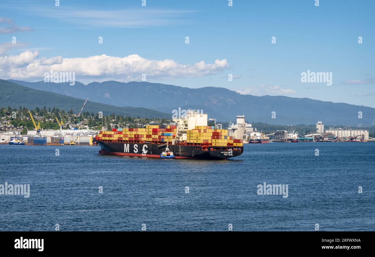 Nave portacontainer MSC Shanghai V (2002) nel porto di Vancouver, British Columbia, Canada. Foto Stock